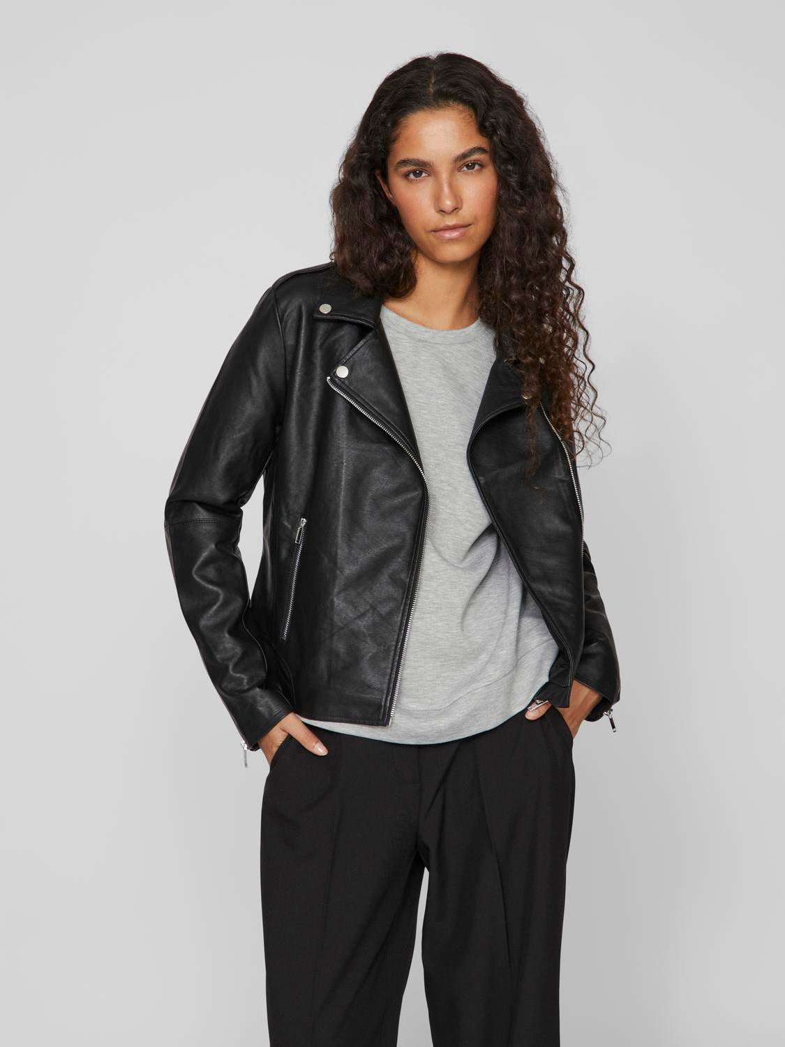 model_shot-front